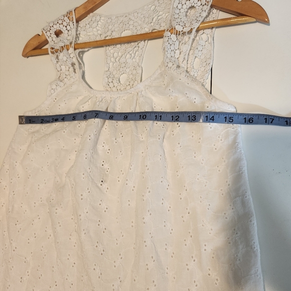 Paper Crane Eyelet Crochet Boho Sleeveless White Top - Picture 3 of 7